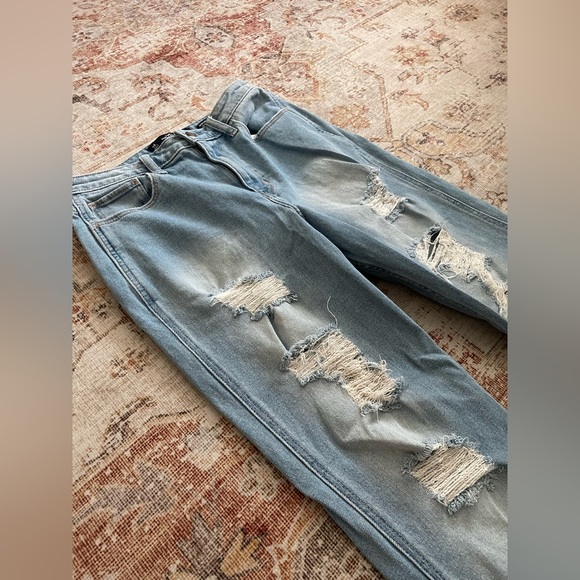 Hollister vintage stretch ultra high rise distressed mom jeans - Picture 3 of 6